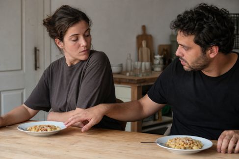 Comprendre et prévenir les comportements possessifs autour de la nourriture